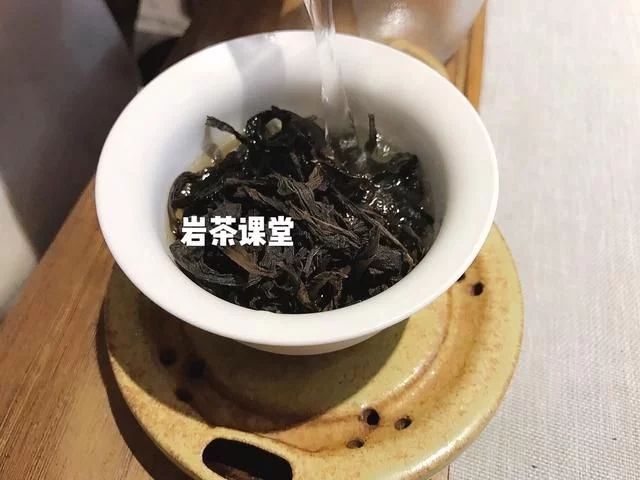 黑茶冲泡时该投多少茶?