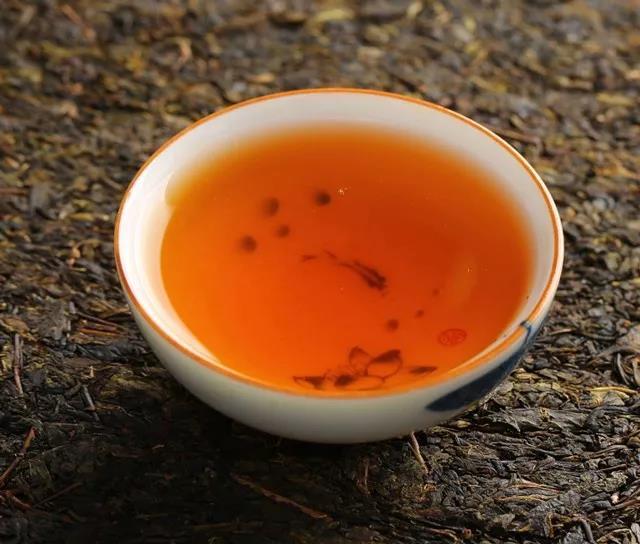 高温泡茶，会影响茯茶内的“金花菌”活性吗？