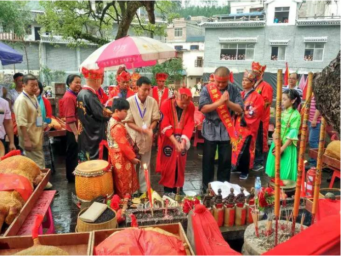 再现六堡“茶船古道“——2016年首届苍梧六堡茶文化旅游节开幕