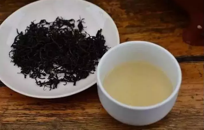 六堡茶社前茶的茶效、特点以及收藏价值