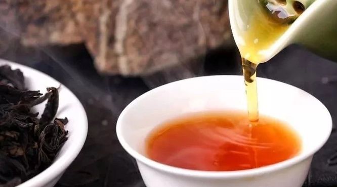 六堡茶包含多种养生保健功效，常喝能减肥降脂
