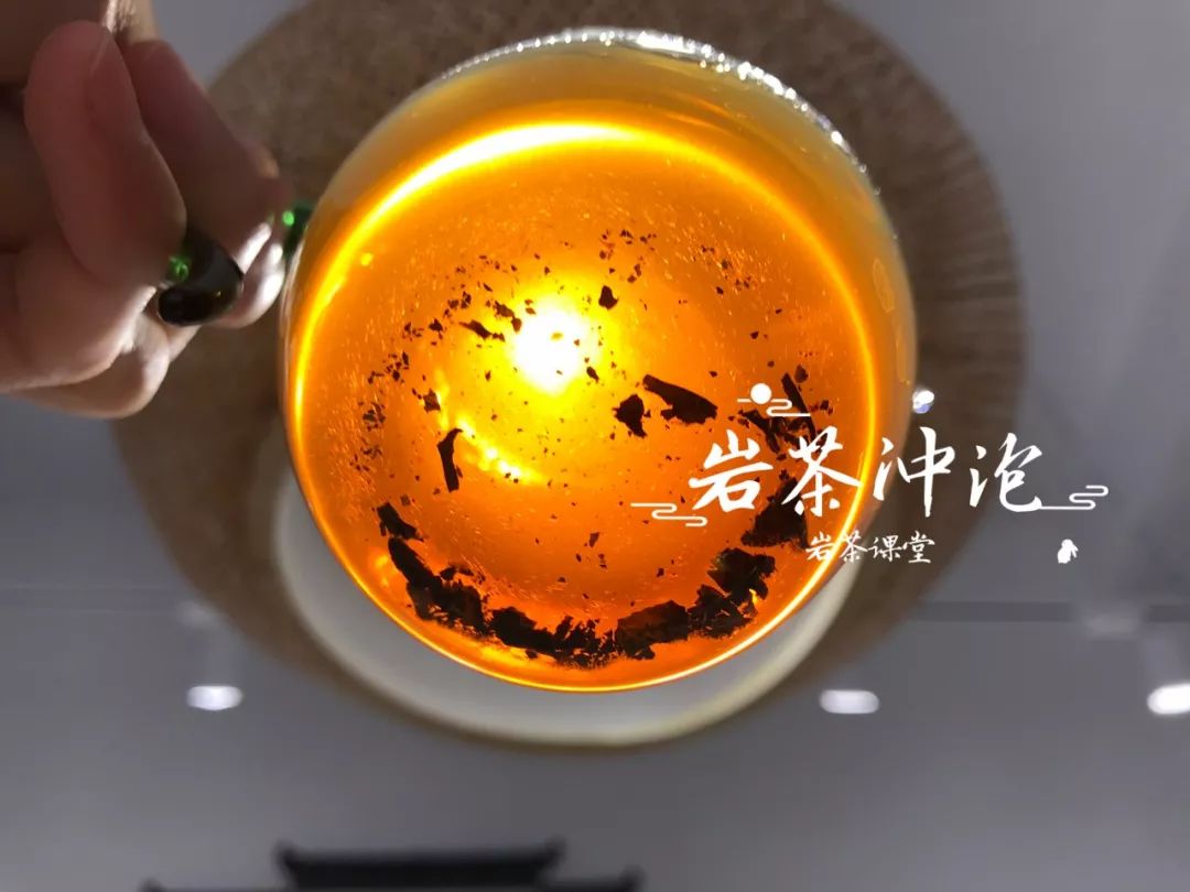 一泡比较碎的武夷岩茶，该如何冲泡？