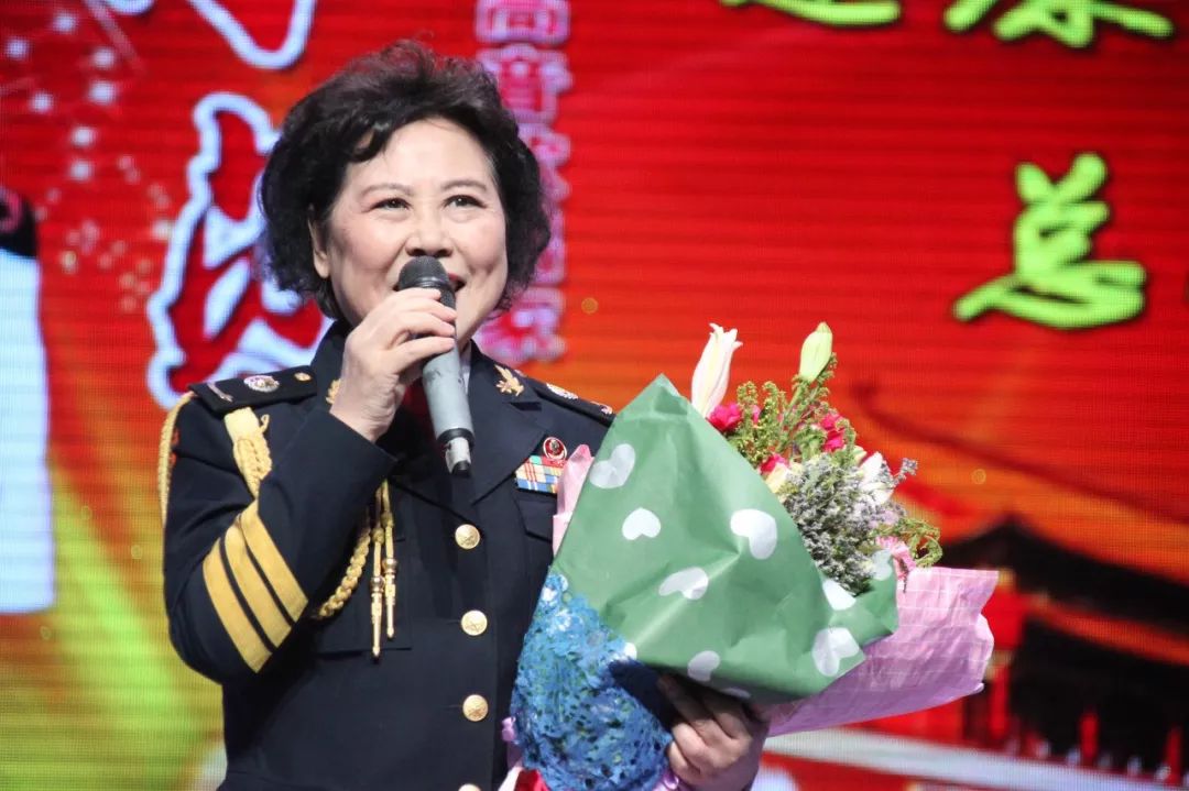 著名歌唱家卞小贞:一口大红袍,追忆了20年!