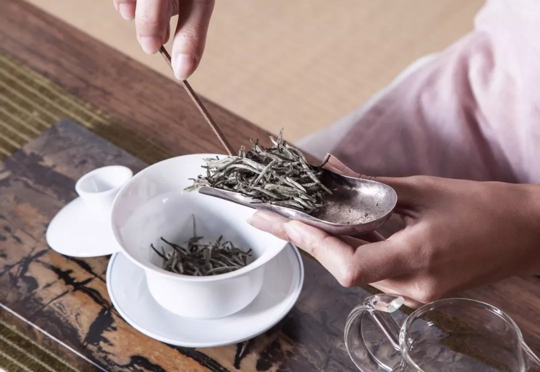 白茶保健功能及其科学机理，老白茶的保健功效也得到了科学的验证。