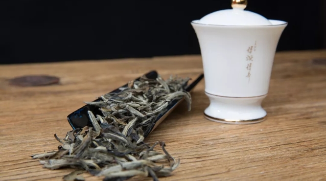 陈年存放的老白茶，真的是越久越香吗？