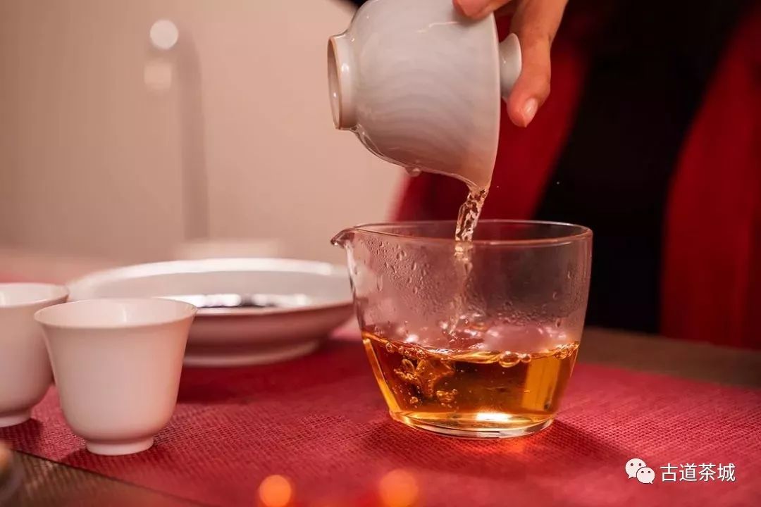 古道茶城|白茶，存放多久才最好喝？