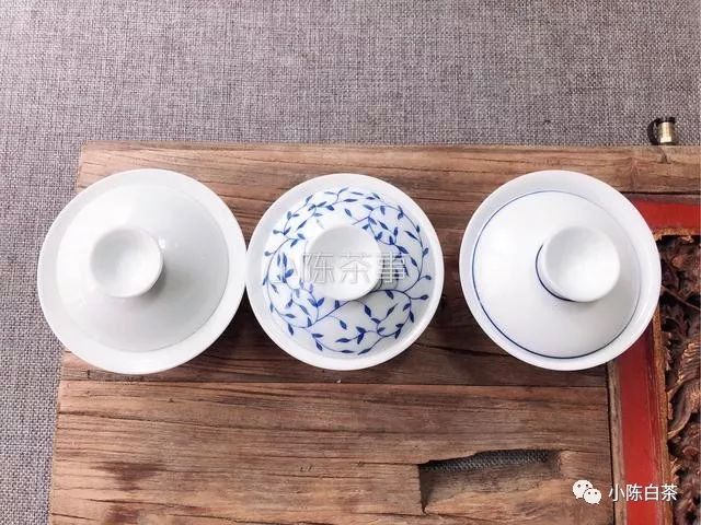 盖碗、玻璃杯、保温杯，不同的白茶冲泡方式，请适时调整投茶量！