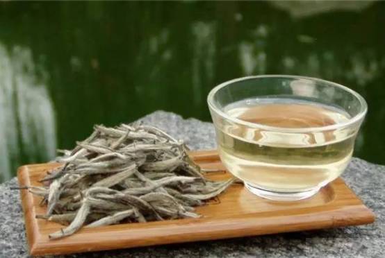 白茶到底存几年才好喝？