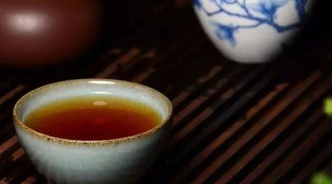 喝普洱茶，多一个小动作，让你的茶更好喝