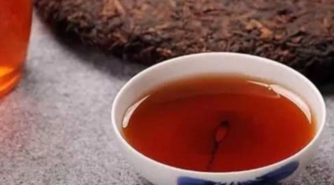 你泡的普洱茶汤会浑浊是因为什么？