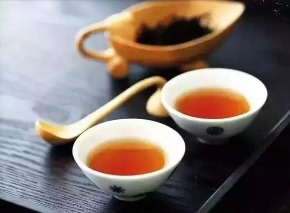普洱生茶和熟茶区别在哪里？适合喝生茶还是熟茶