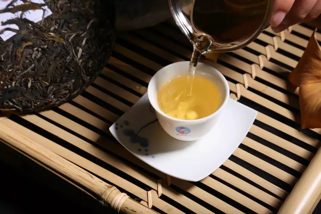 普洱生茶茶汤会呈现出浑浊之色是什么原因？