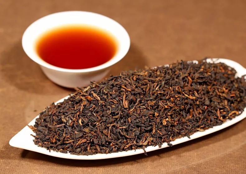 普洱生茶与熟茶的区别是什么？详解普洱生茶还是熟茶好