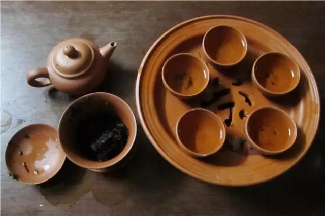 喝大量黑茶有哪些危害？