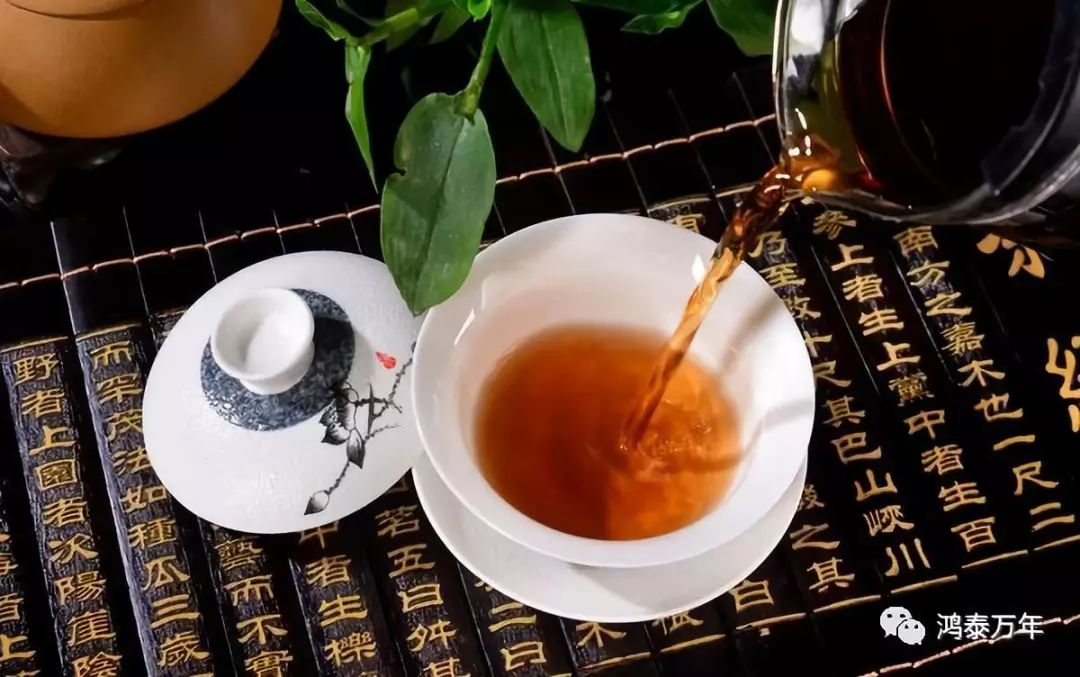 如何用白瓷盖碗泡黑茶