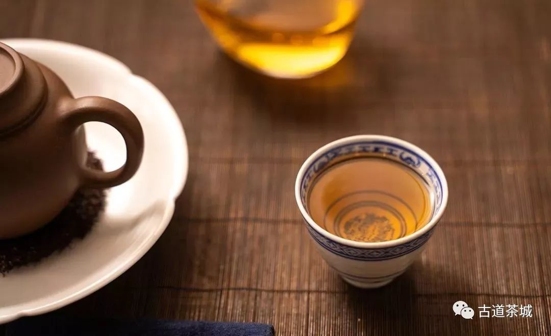 如何感知普洱茶汤的层次感和饱满度