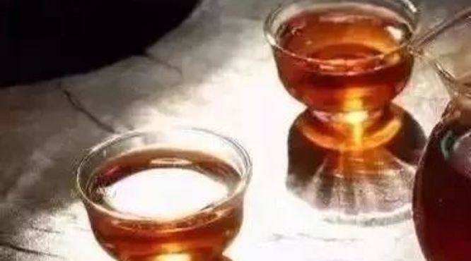 普洱茶和红茶的差别，喝哪个好？