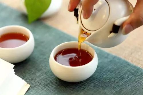 普洱茶有助于降低胆固醇和血压