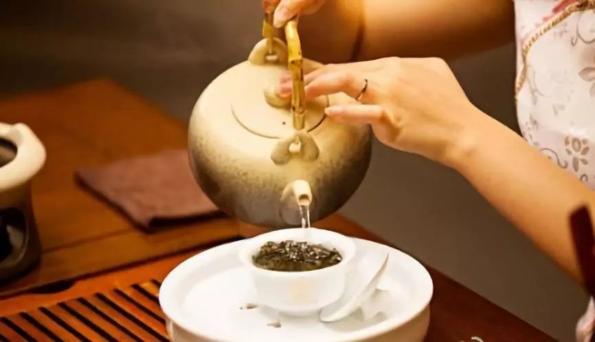 普洱茶有助于降低胆固醇和血压