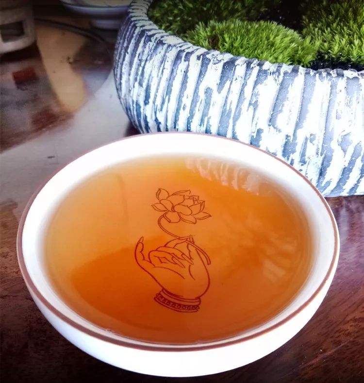 喝黑茶有技巧“存新茶，喝老茶”