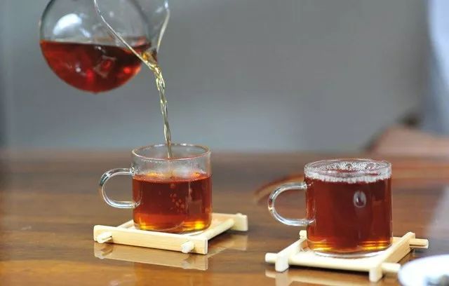黑茶含有过多的氟，一天喝多少为宜？