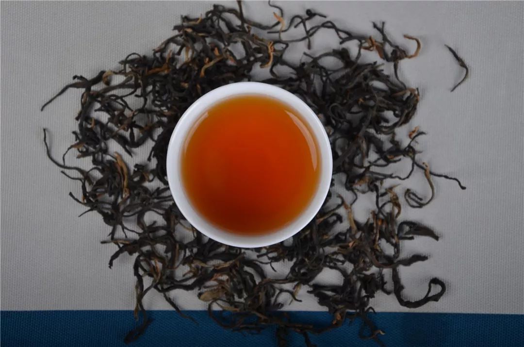 茶汤都是红色的黑茶和红茶怎么分辨？