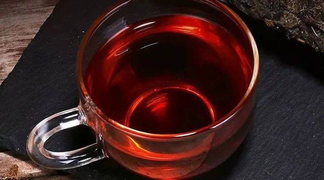 黑茶有丰富化学成分可以让你滋润白皙