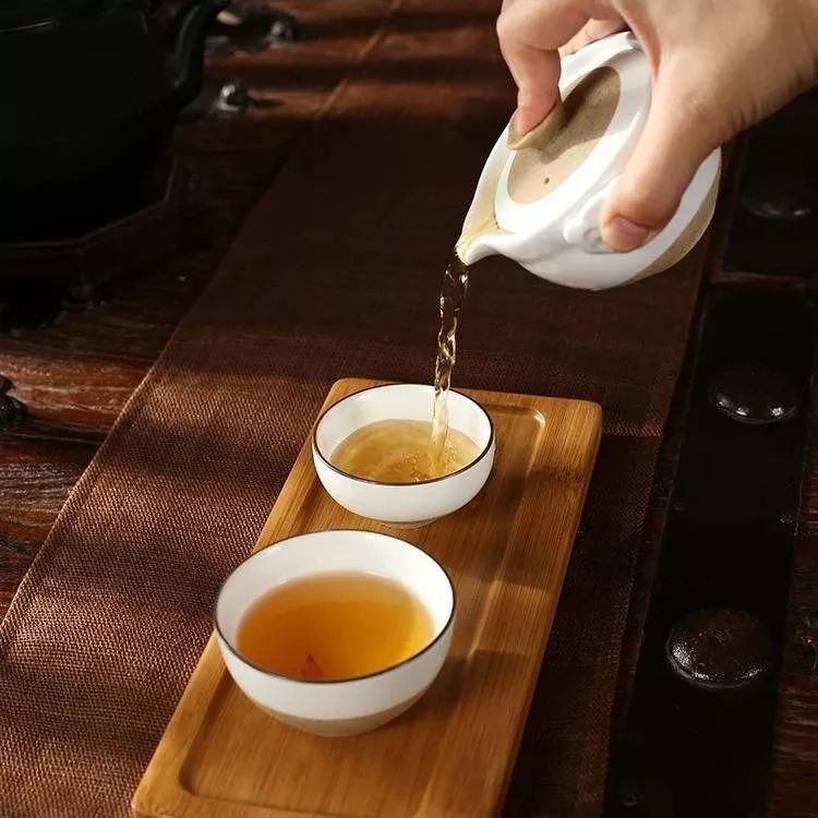 喝红黑黄绿青白茶的，就看不起喝花茶的吗？