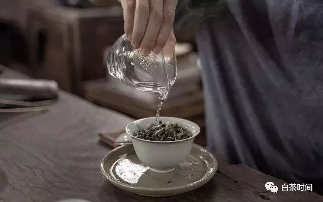 为自己选一杯最好的白茶，清除除体内“垃圾”
