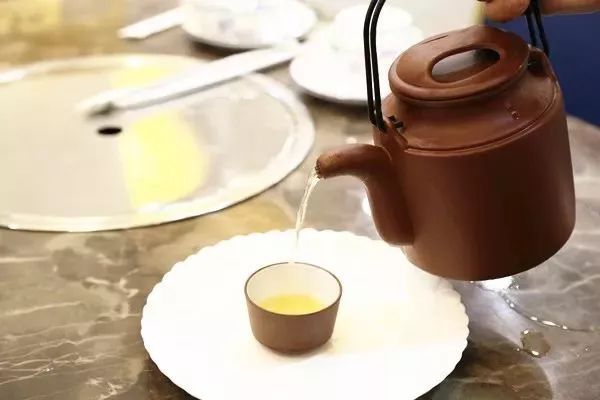 红茶+绿茶混搭喝，这样操作有害健康吗？