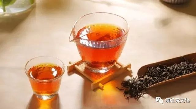 鲜叶本就绿，为何茶却有红茶和绿茶之分？