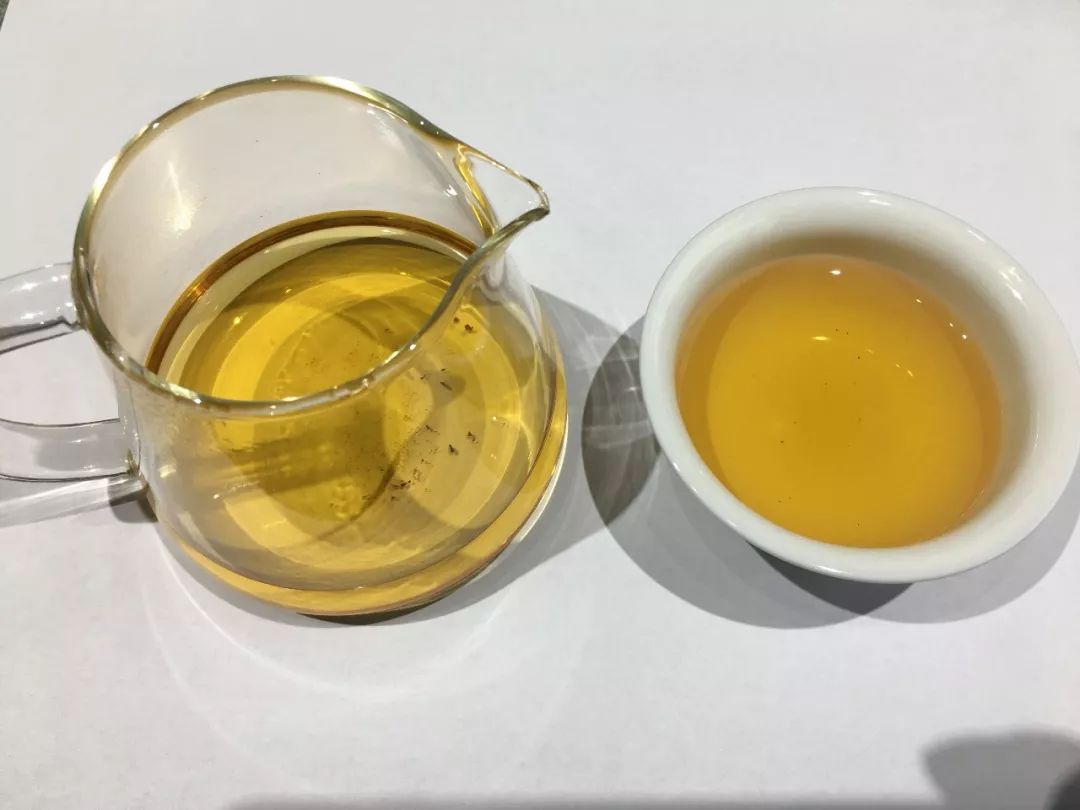 红茶的汤色越红越好？