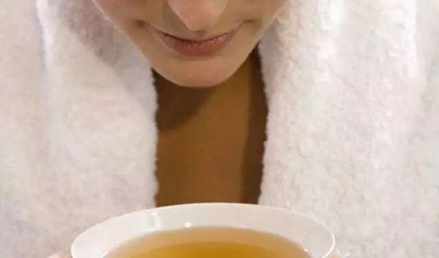 红茶只适合在秋冬季节饮吗？