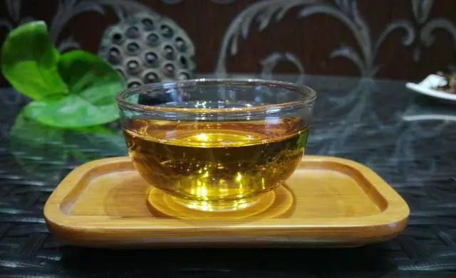 如何鉴别红茶的品质？质好的红茶外形纤细紧直
