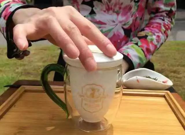 如何用飘逸杯泡出香醇的红茶？