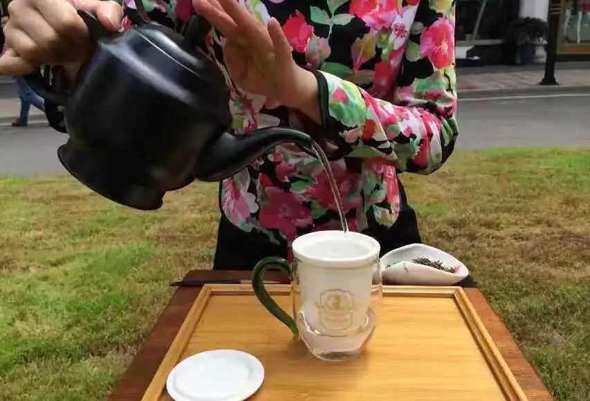 如何用飘逸杯泡出香醇的红茶？