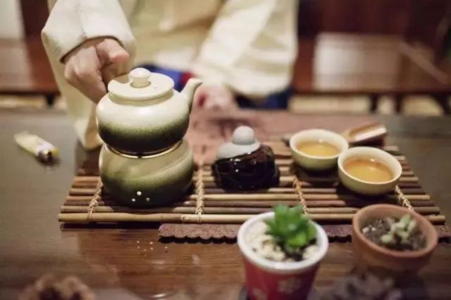 【红茶俱乐部】红茶用什么紫砂壶泡会更好喝？