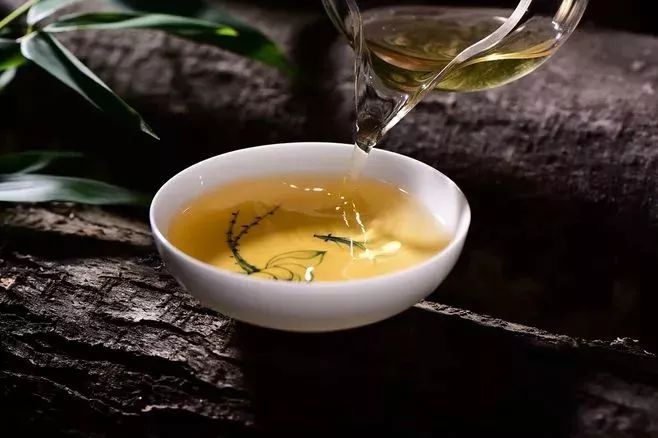 茶叶中的哪些多种药用成分是茶叶保健和防病作用？