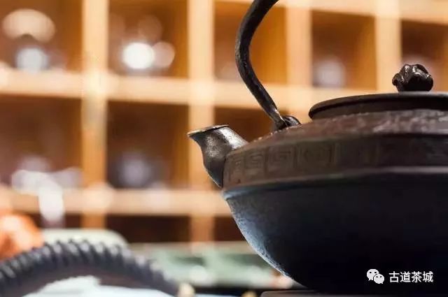 古道茶城|茶泡沫可以减肥？聊点茶叶冷知识