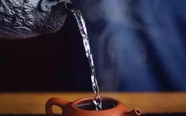 泡茶注水方式对茶滋味的影响