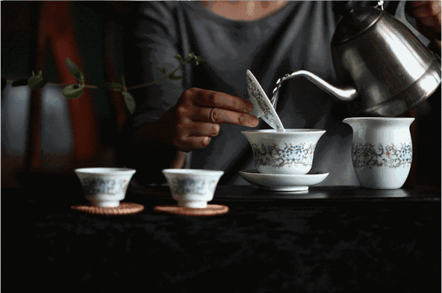 除了悬壶高冲，泡茶还要学哪几种注水手法？