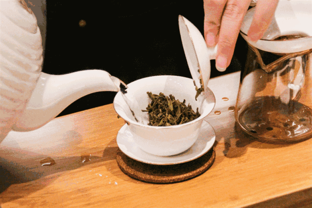 泡茶:除了悬壶高冲，泡茶还要学哪几种注水手法？