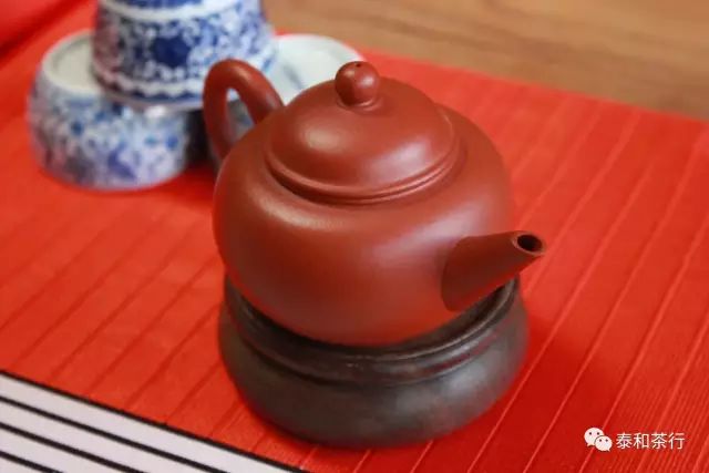 为什么泡茶要选用紫砂壶？原来。。。