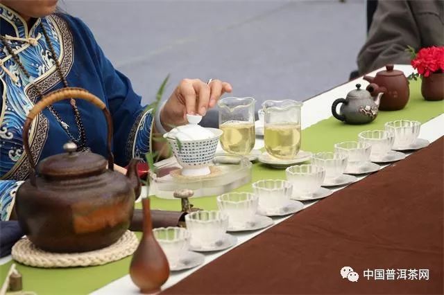 铁壶煮出来的水适合冲泡茶叶吗？