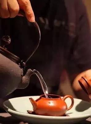 泡茶注水，应该“高冲”还是“低就”？