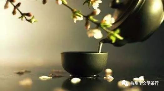 茶叶中的什么成分起着益于身心的作用吗？