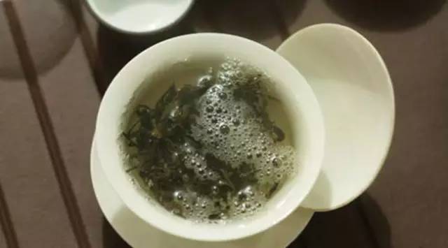 茶汤中的泡沫到底是什么？茶皂素有什么功效