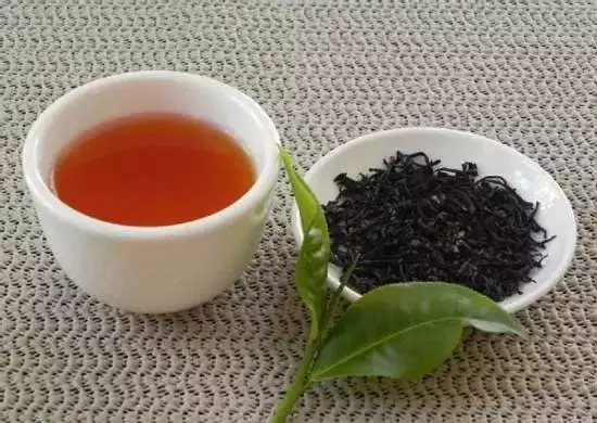 为什么茶叶会发生劣变？茶叶应该用什么存放