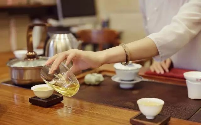 关于茶文化：有人喝茶头晕、手抖怎么回事？