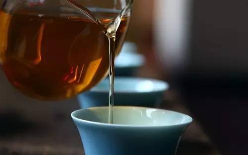 关于茶的文化：公道杯这样用，不知不觉就得罪人了
